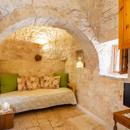 Trullo Cisternino